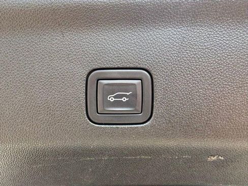Used 2023 Cadillac Escalade Premium Luxury AWD/4WD image 27