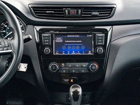 Used 2021 Nissan Rogue Sport S image 18