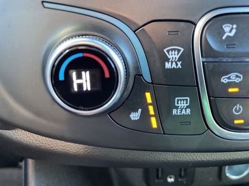 Used 2023 Chevrolet Traverse LT image 26