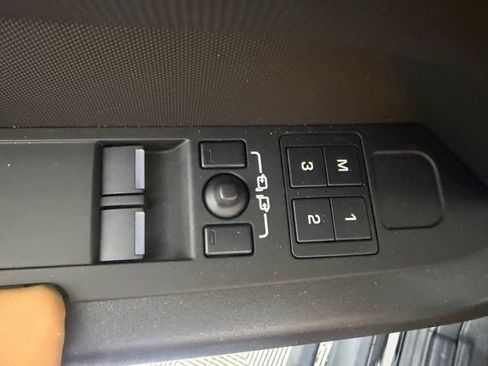 Used 2024 Land Rover Defender 90 V8 AWD/4WD image 19