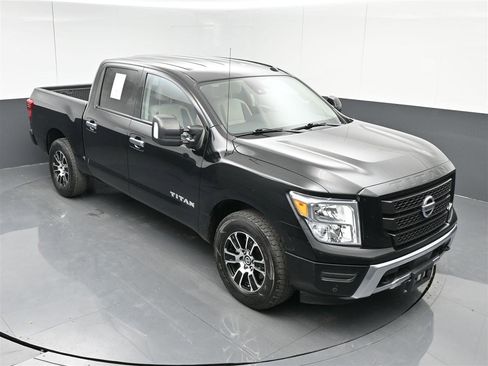 Used 2021 Nissan Titan SV w/ SV Convenience Package image 22