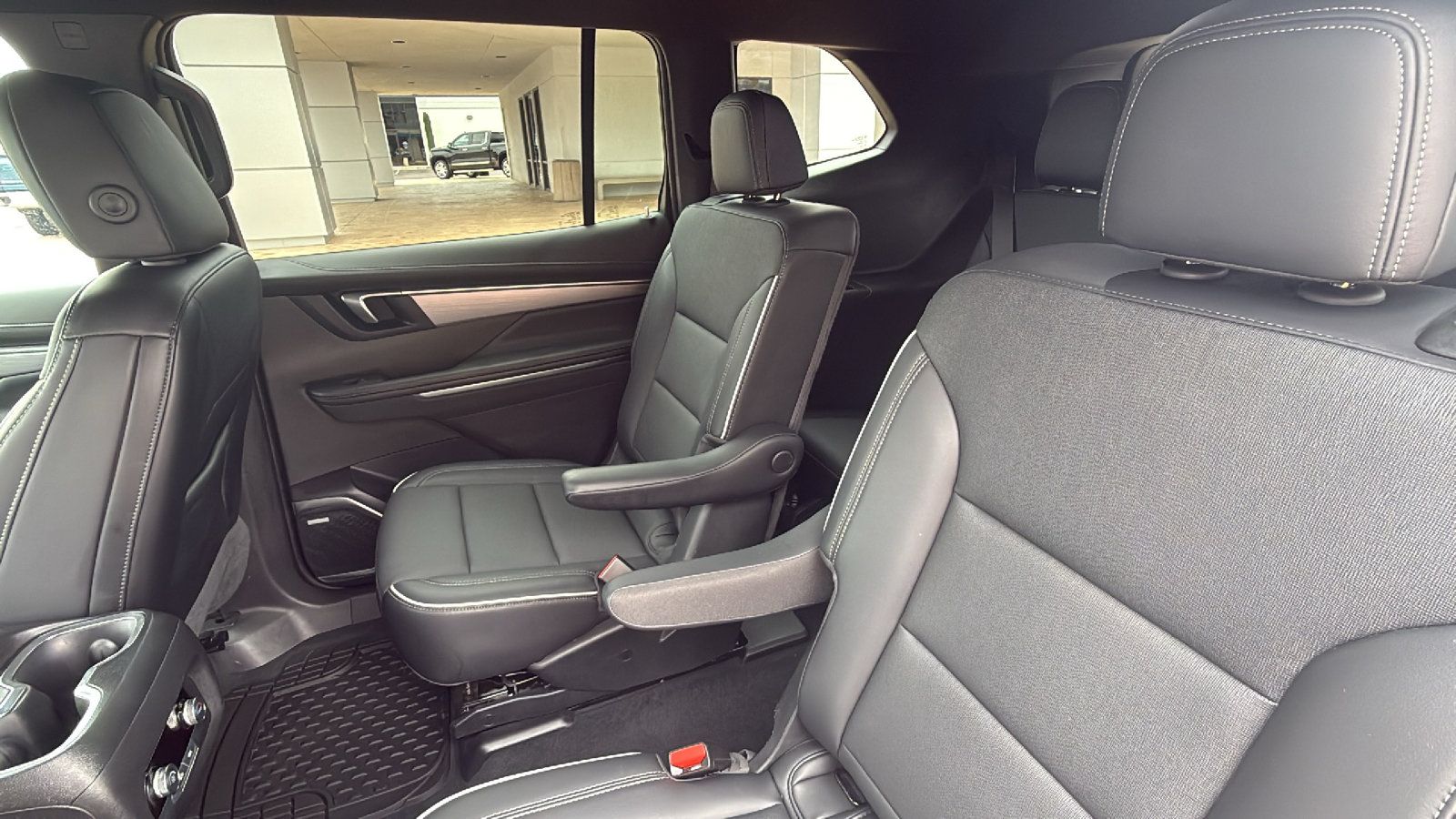 Used 2025 Buick Enclave Preferred AWD/4WD image 19