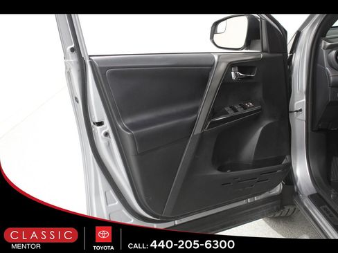 Certified 2017 Toyota RAV4 SE image 4