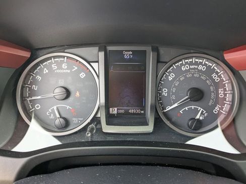 Used 2017 Toyota Tacoma TRD Off-Road w/ Premium & Technology Package image 10