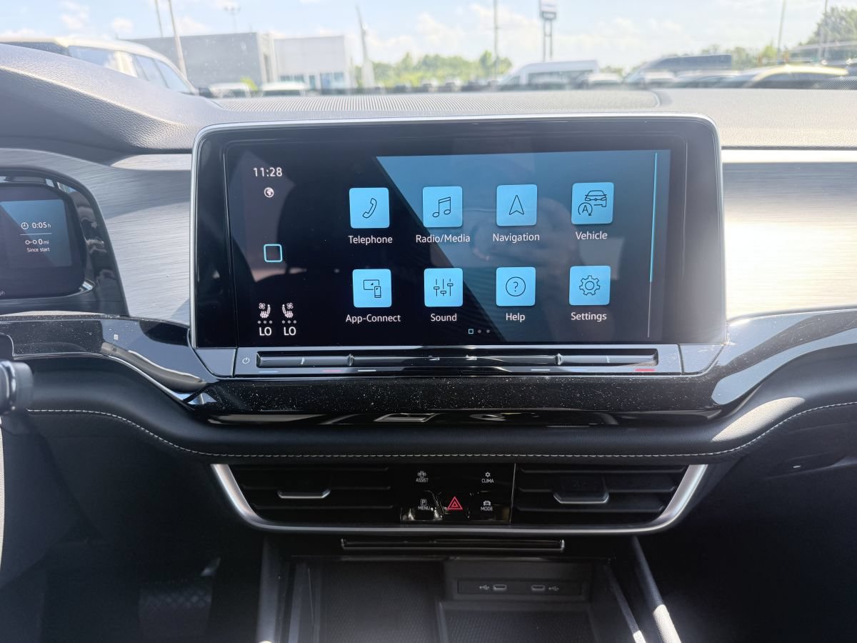 Used 2024 Volkswagen Atlas Cross Sport SE FWD image 12