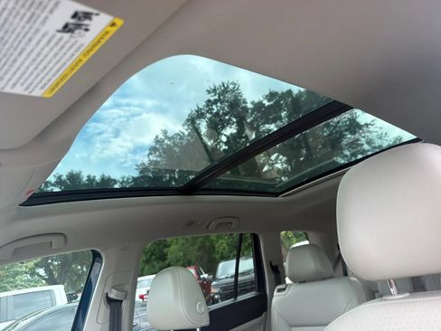 Used 2023 Volkswagen Atlas SE w/ Panoramic Sunroof Package FWD image 11