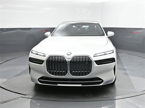 New 2025 BMW i7 xDrive60 w/ Executive Package image 30