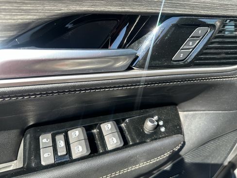 Used 2024 Jeep Wagoneer Series II w/ Flexible Seating Group RWD image 23