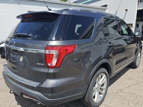 Used 2018 Ford Explorer XLT w/ Equipment Group 202A AWD/4WD image 4