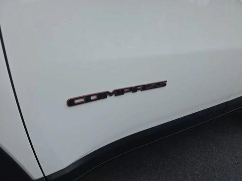 Used 2019 Jeep Compass Trailhawk AWD/4WD image 11