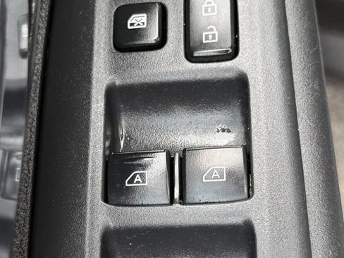 Used 2020 Mitsubishi Outlander ES FWD image 23