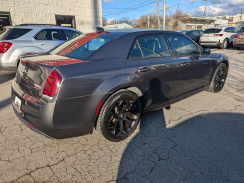 Used 2019 Chrysler 300 S image 6