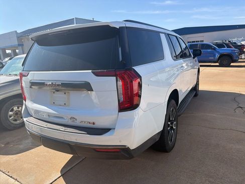 Used 2022 GMC Yukon XL AT4 image 3