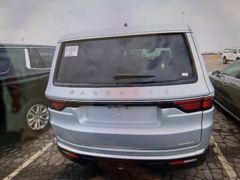 Used 2024 Jeep Wagoneer L Series II w/ Flexible Seating Group image 12