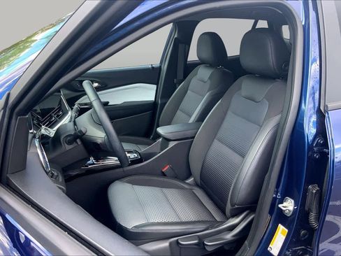 Used 2024 Chevrolet Trax LT w/ Driver Confidence Package FWD image 7