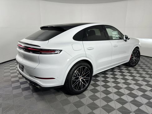 Certified 2025 Porsche Cayenne S image 9