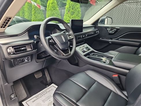 Used 2022 Lincoln Aviator AWD w/ Premium Package image 17