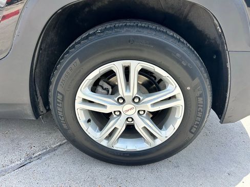 Used 2022 GMC Terrain SLE w/ Driver Convenience Package image 9