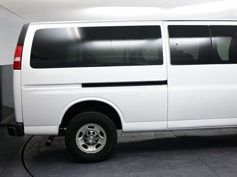Used 2024 Chevrolet Express 3500 LT w/ LT Preferred Equipment Group RWD image 4