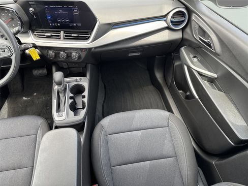 Used 2025 Chevrolet Trax LS FWD image 16