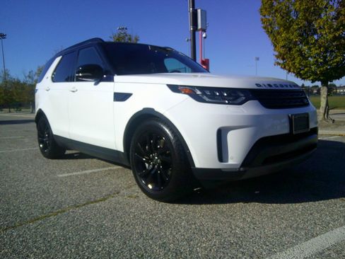 Used 2018 Land Rover Discovery HSE image 40