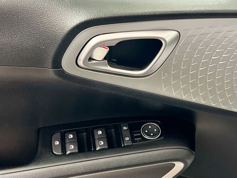 Used 2022 Kia Soul LX image 16