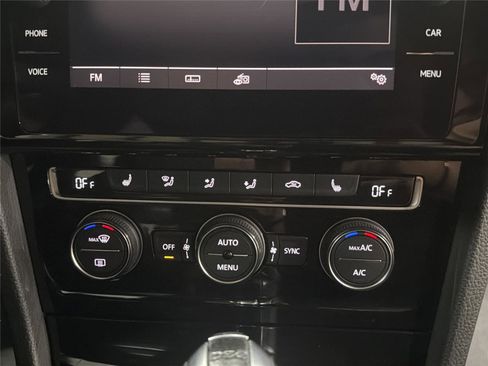 Used 2016 Volkswagen Golf R 4-Door AWD/4WD image 18
