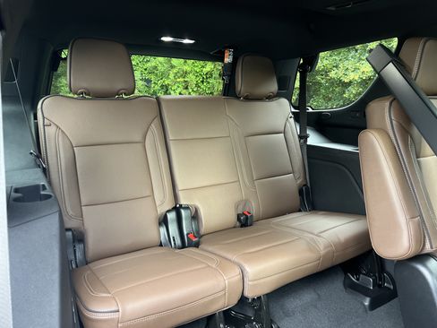 New 2026 Chevrolet Tahoe High Country AWD/4WD image 36