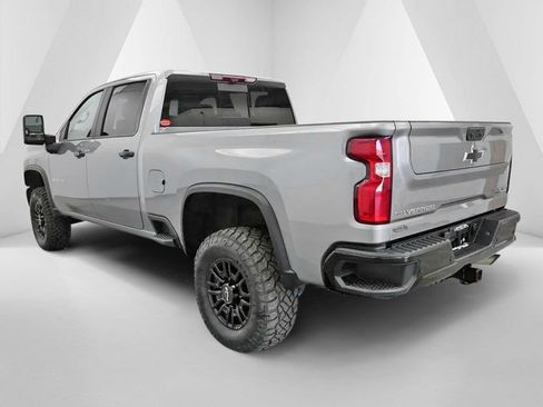 Used 2024 Chevrolet Silverado 2500 ZR2 w/ Technology Package AWD/4WD image 5