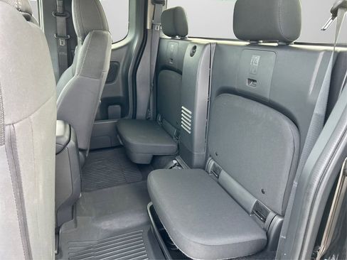 Used 2023 Nissan Frontier SV w/ Technology Package image 11