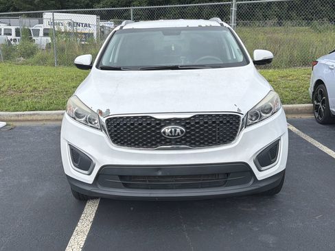 Used 2017 Kia Sorento FWD image 2
