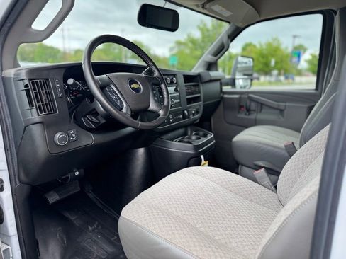 Used 2022 Chevrolet Express 3500 w/ Power Convenience Package RWD image 13
