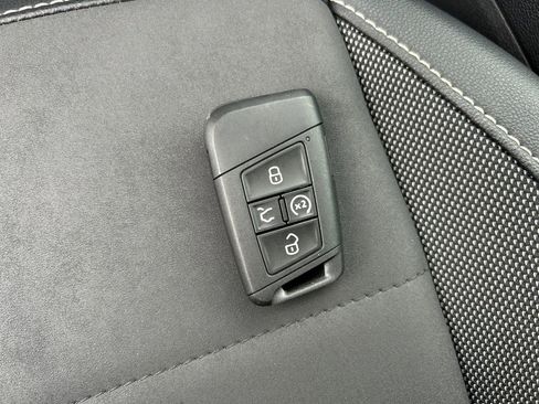 Used 2022 Volkswagen Taos SE image 33