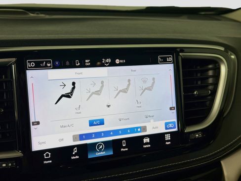Used 2023 Chrysler Pacifica Touring-L FWD image 24