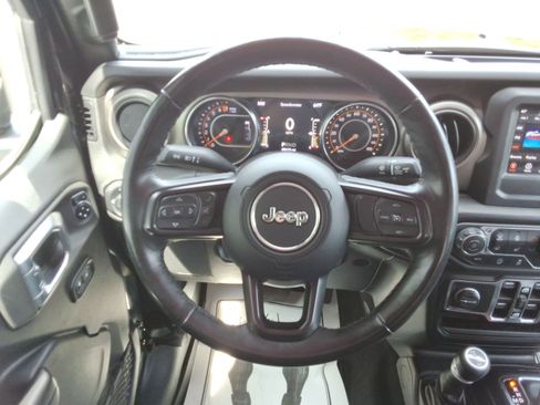 Used 2021 Jeep Gladiator Sport image 14