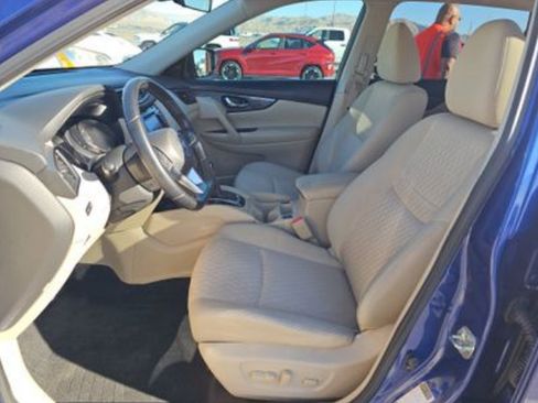 Used 2020 Nissan Rogue SV w/ Premium Package FWD image 6