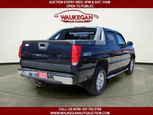 Used 2004 Chevrolet Avalanche Z71 w/ Preferred Equipment Group AWD/4WD image 5
