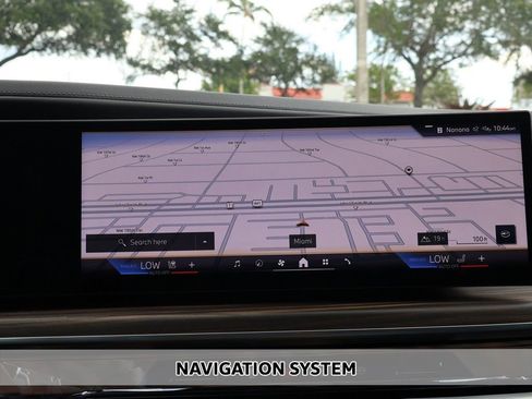 Used 2025 BMW 740i w/ Premium Package RWD image 3