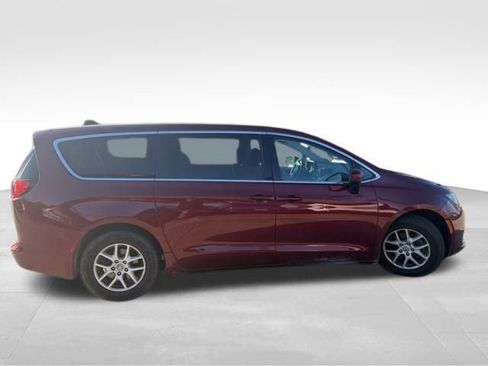 Used 2017 Chrysler Pacifica LX image 10