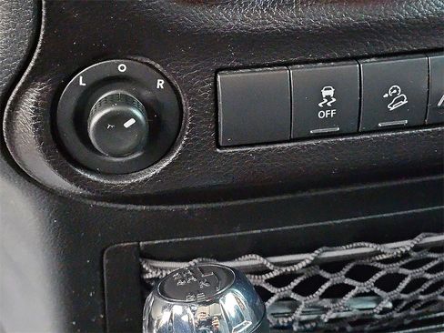 Used 2018 Jeep Wrangler Unlimited Sahara image 23