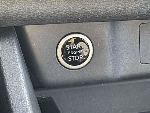 Used 2023 Nissan Rogue SV image 28