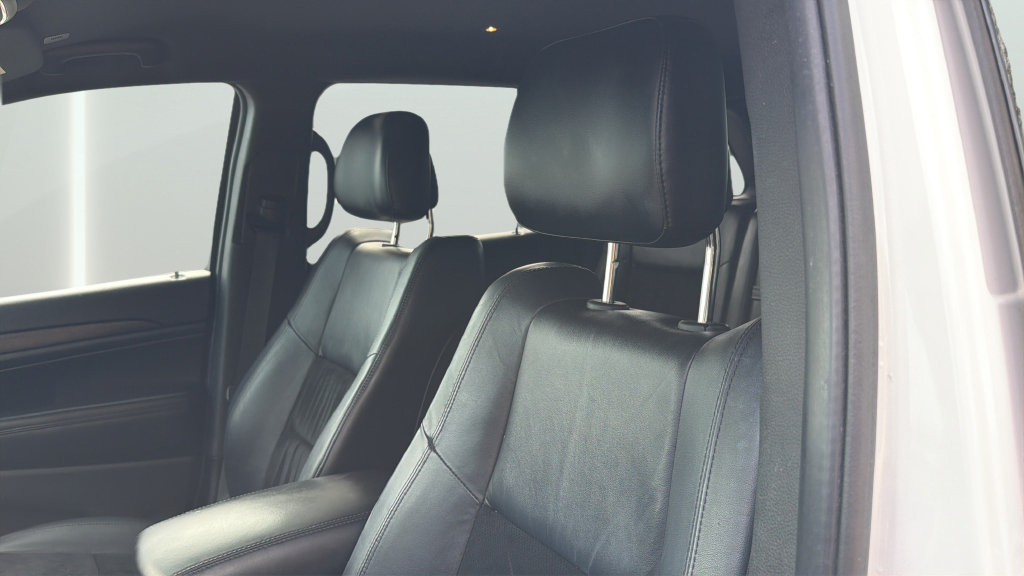 Used 2018 Jeep Grand Cherokee Altitude RWD image 11