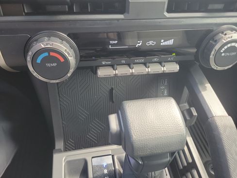 Used 2024 Toyota Tacoma SR5 AWD/4WD image 24
