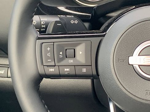 New 2025 Nissan Pathfinder SL image 9