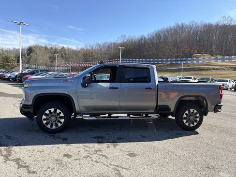 Used 2025 Chevrolet Silverado 2500 Custom w/ Custom Convenience Package image 9