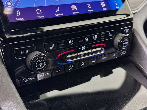 Used 2024 Jeep Grand Cherokee L Limited w/ Luxury Tech Group II image 24