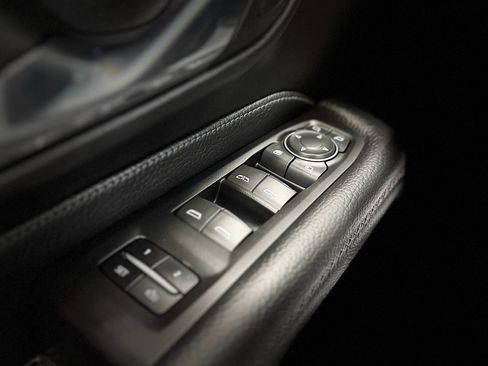 Used 2023 GMC Yukon XL Denali AWD/4WD image 18
