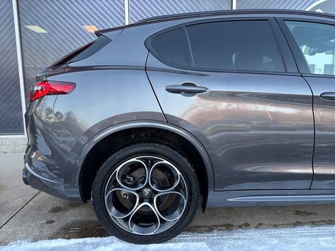 Used 2023 Alfa Romeo Stelvio Ti image 4