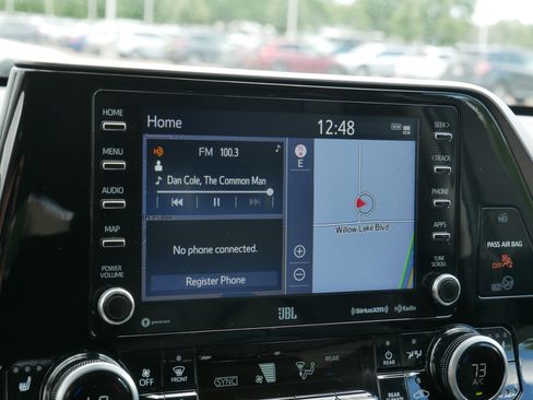 Used 2021 Toyota Highlander Limited AWD/4WD image 22