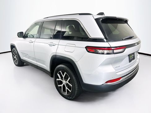 Used 2023 Jeep Grand Cherokee Limited AWD/4WD image 5